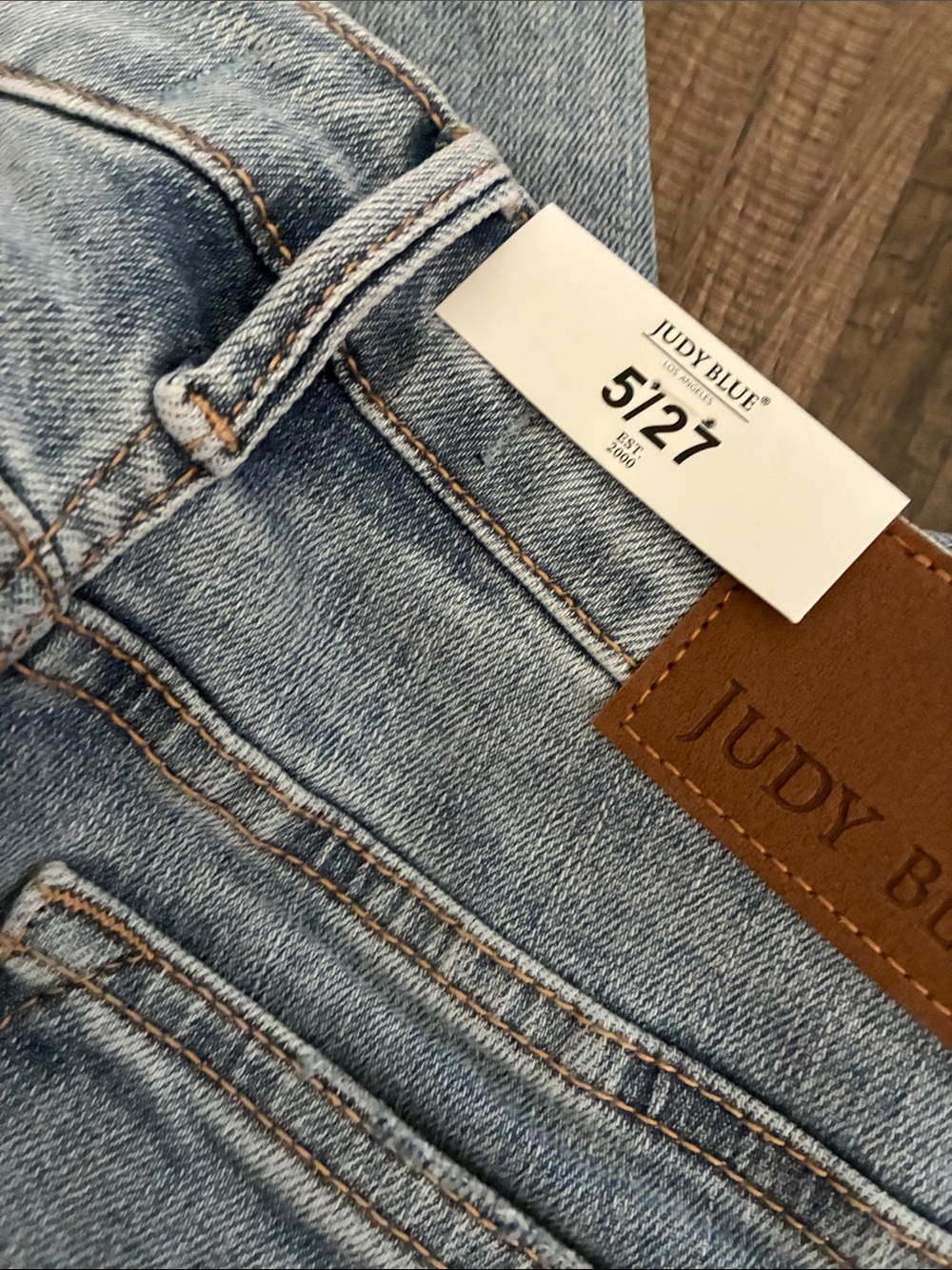Judy Blue Light Wash Mid-Rise Destroyed Skinny Jeans- NWT- Size 5/27 - Picture 10 of 15